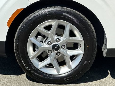 Used 2023 Kia Soul LX w/ LX Technology Package FWD image 29