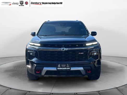 Used 2024 Chevrolet Traverse Z71 image 2