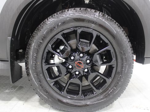 Used 2026 Nissan Armada PRO-4X w/ Captain's Chari Seat Package AWD/4WD image 5