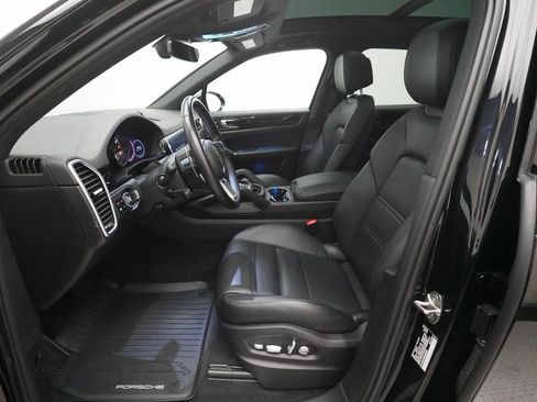 Used 2021 Porsche Cayenne image 5