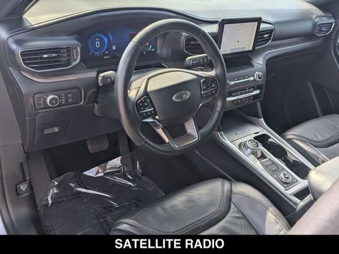 Used 2020 Ford Explorer Platinum AWD/4WD image 2