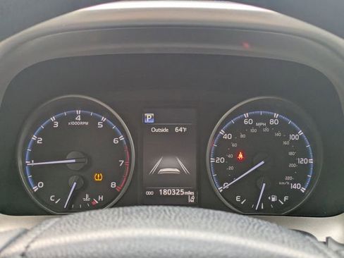 Used 2018 Toyota RAV4 LE image 29