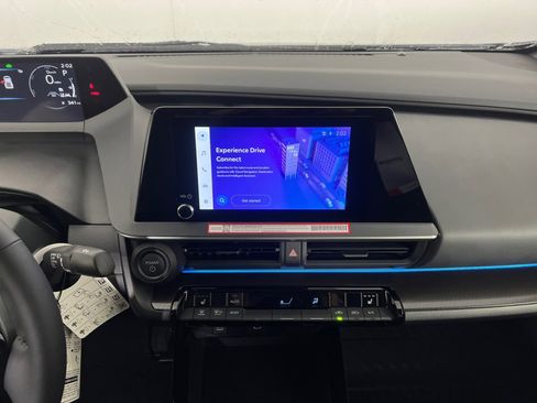 Used 2026 Toyota Prius FWD image 17
