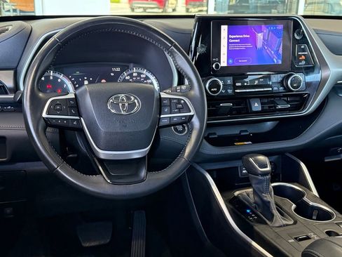 Certified 2024 Toyota Highlander XLE image 32