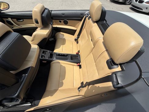 Used 2011 BMW M3 Convertible RWD image 31