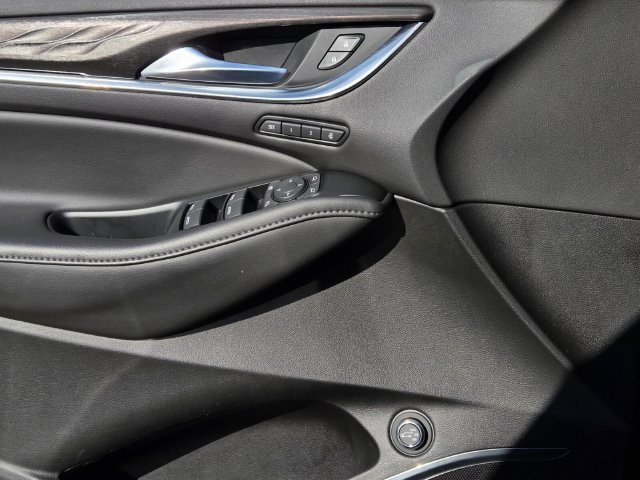 Used 2023 Buick Enclave Avenir w/ Avenir Technology Package FWD image 34