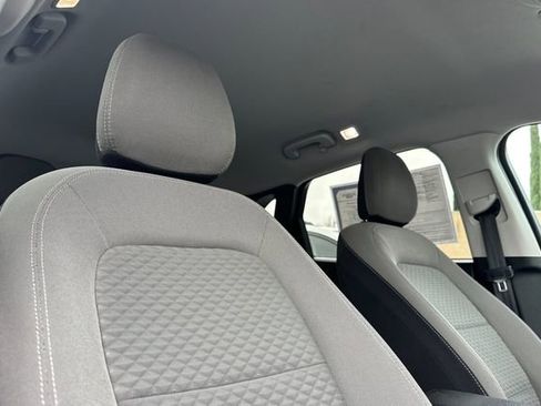 Used 2022 Ford Escape SE image 15