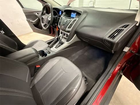 Used 2014 Ford Focus SE w/ Equipment Group 201A image 18