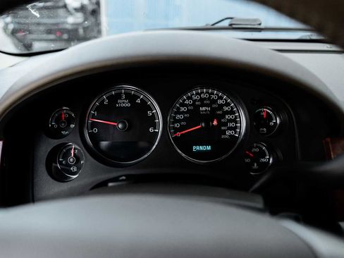 Used 2011 GMC Yukon SLT w/ SLT Chrome Package image 23