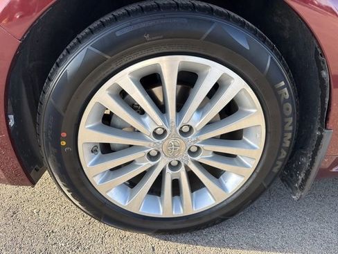 Used 2013 Toyota Avalon Limited image 9