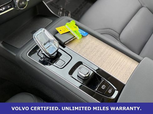 Certified 2025 Volvo XC90 B6 Plus image 24