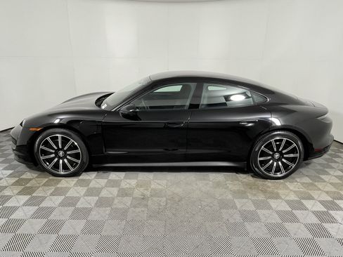 Used 2022 Porsche Taycan image 2