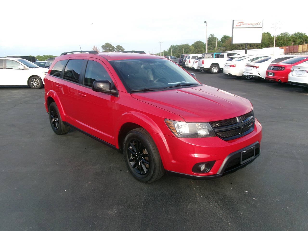 Used 2019 Dodge Journey SE FWD image 2