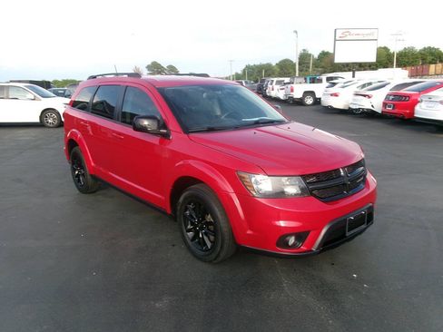 Used 2019 Dodge Journey SE FWD image 2
