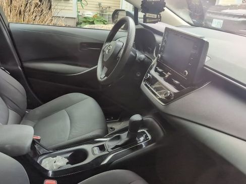 Used 2022 Toyota Corolla LE FWD image 4