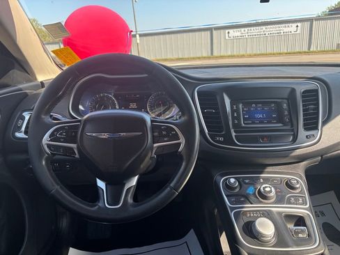 Used 2016 Chrysler 200 Limited w/ Convenience Group image 8