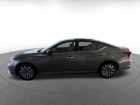 Used 2025 Nissan Altima 2.5 SV FWD image 8