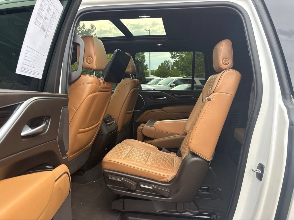 Used 2021 Cadillac Escalade ESV Sport AWD/4WD image 18