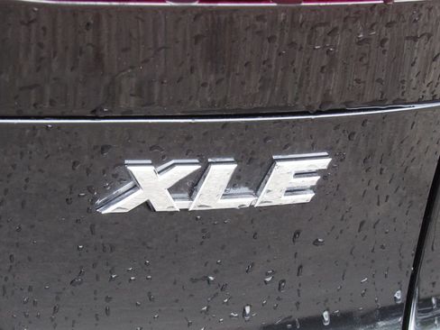 Certified 2024 Toyota Venza XLE AWD/4WD image 8