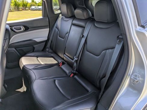 Used 2025 Jeep Compass Limited image 23