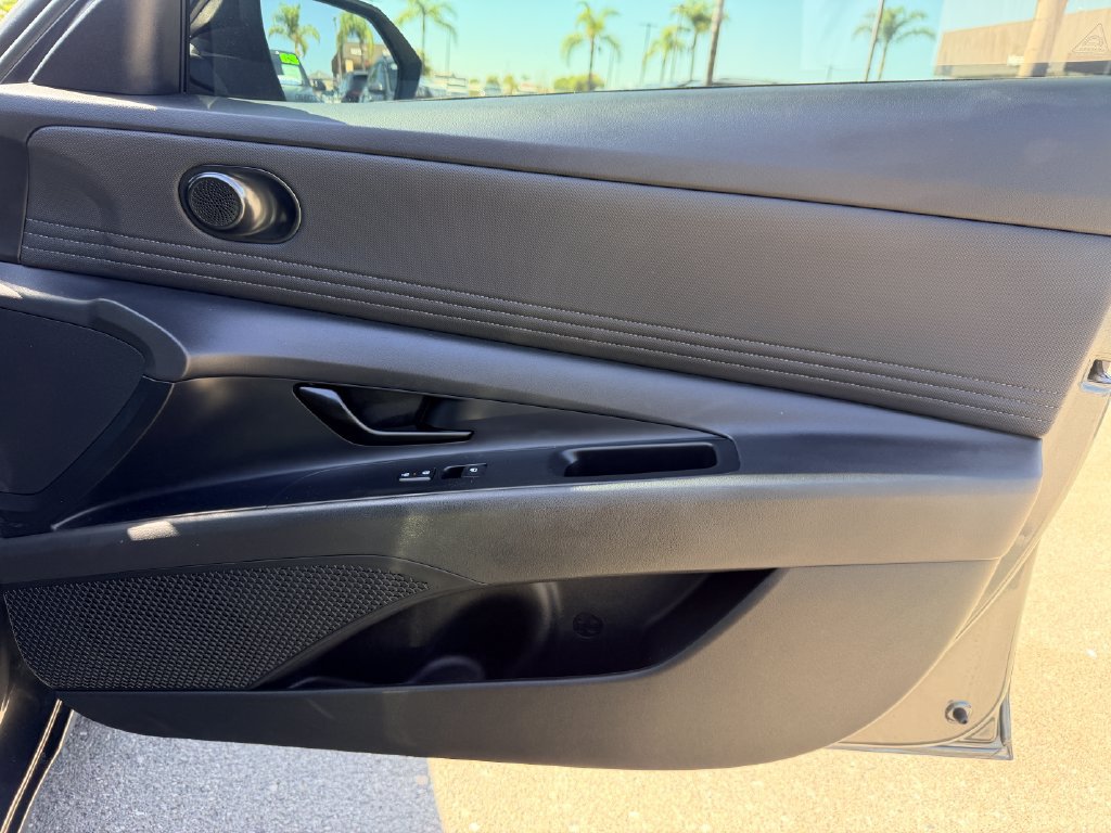 Certified 2025 Hyundai Elantra Sport FWD image 11