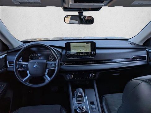 Used 2024 Mitsubishi Outlander SE image 19