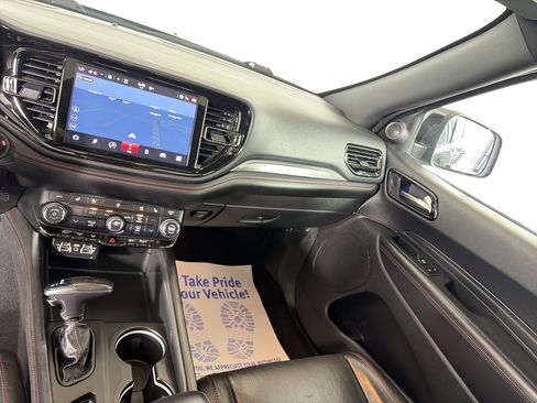 Used 2023 Dodge Durango GT image 4