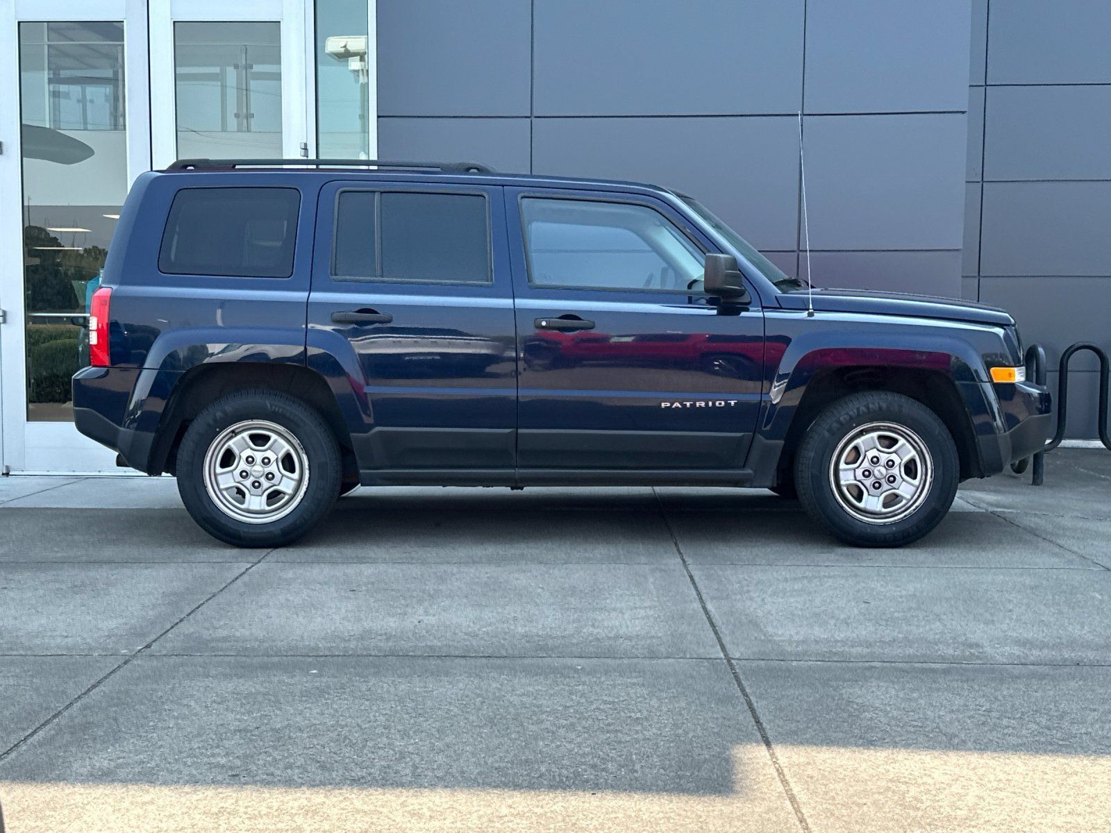 Used 2015 Jeep Patriot Sport FWD image 2