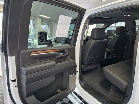 Used 2025 GMC Sierra 3500 Denali w/ Denali Reserve Package image 36