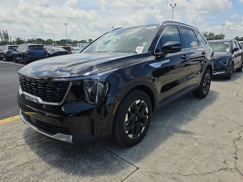 Certified 2025 Kia Sorento S FWD image 7