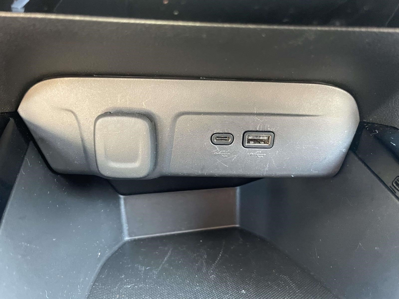 Used 2025 Chevrolet Trax LT w/ LT Convenience Package FWD image 28