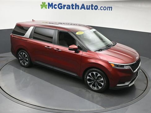 Used 2022 Kia Carnival EX FWD image 3