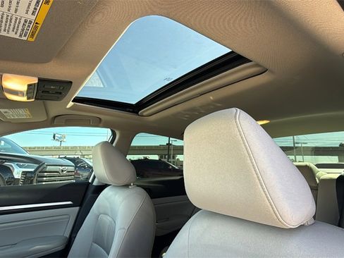 Used 2023 Nissan Altima 2.5 SV w/ SV Premium Package image 16