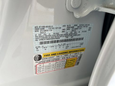 Used 2025 Ford Expedition Platinum AWD/4WD image 59