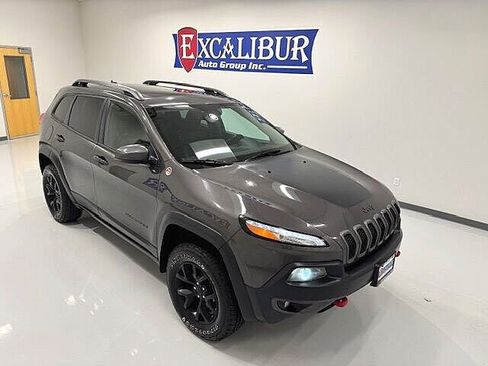 Used 2018 Jeep Cherokee Trailhawk w/ Quick Order Package 27L image 33