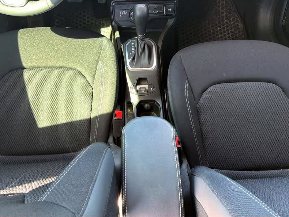 Used 2023 Jeep Renegade Altitude AWD/4WD image 15