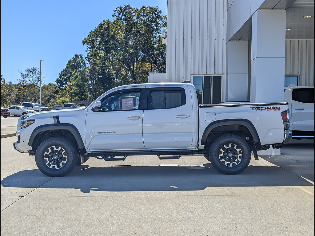 Used 2021 Toyota Tacoma TRD Off-Road AWD/4WD image 10