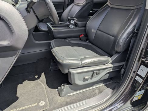 Used 2025 Ford Expedition Platinum AWD/4WD image 14