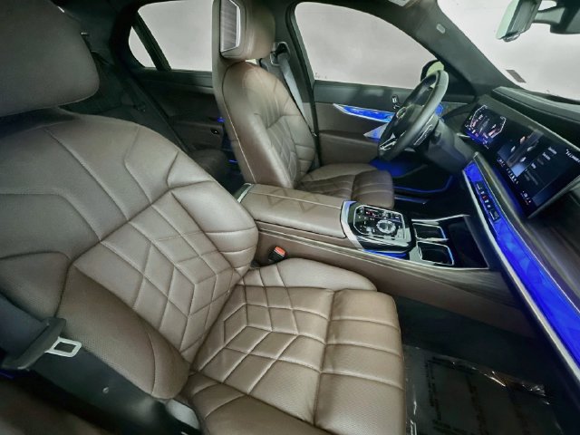 Used 2024 BMW 760i xDrive w/ Executive Package AWD/4WD image 27