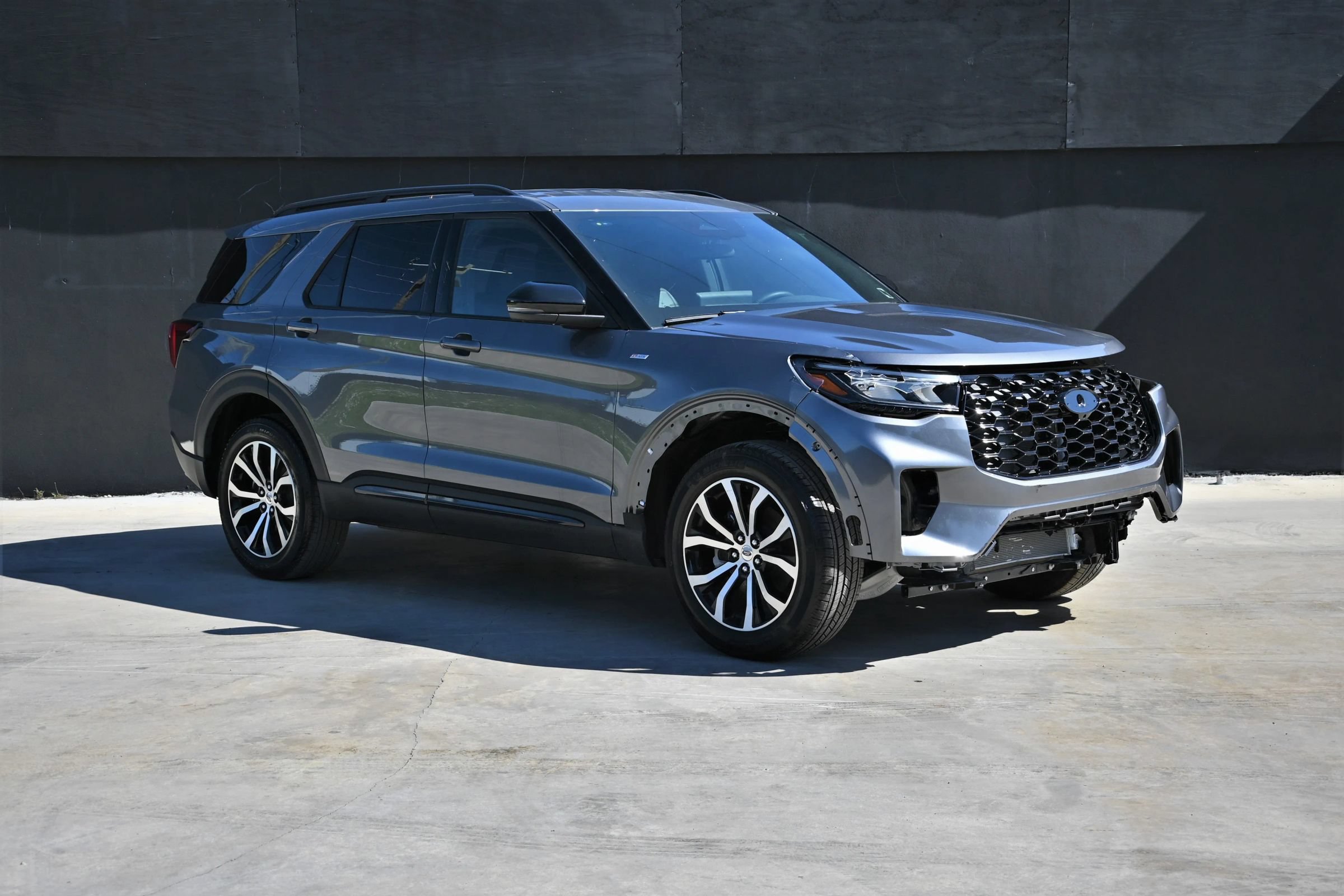 Used 2025 Ford Explorer ST-Line AWD/4WD image 1