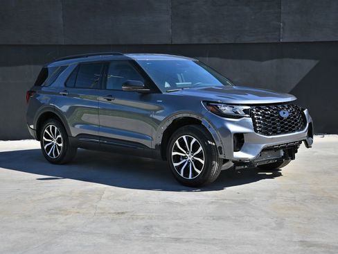 Used 2025 Ford Explorer ST-Line image 1