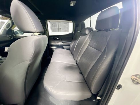 Used 2017 Toyota Tacoma TRD Sport image 27