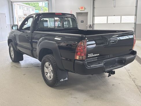 Used 2014 Toyota Tacoma 4x4 Regular Cab image 4