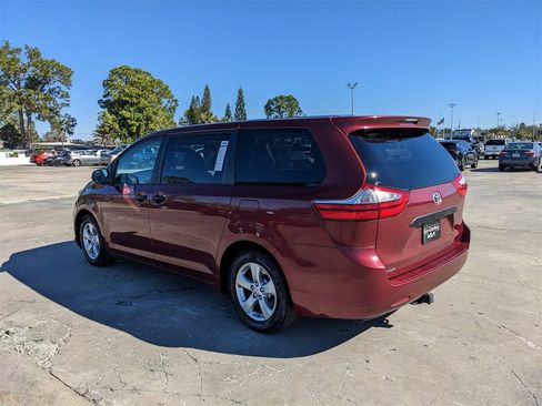 Used 2016 Toyota Sienna L image 7