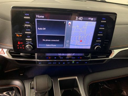 Used 2022 Toyota Sienna XSE FWD image 26