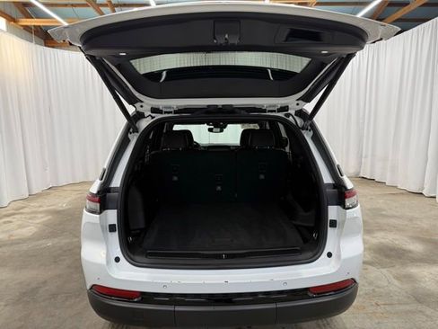 Used 2023 Jeep Grand Cherokee Altitude image 21