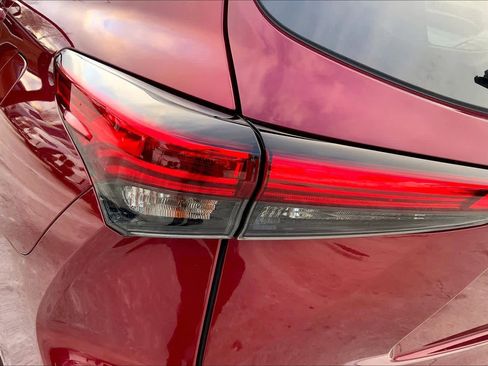 Used 2023 Toyota Highlander Platinum image 28