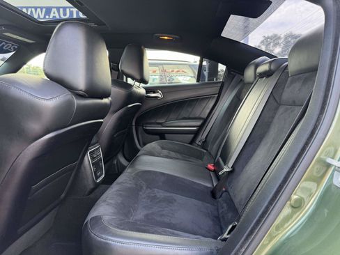 Used 2019 Dodge Charger Scat Pack w/ Dynamics Package RWD image 8