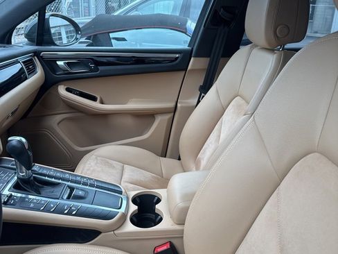 Used 2018 Porsche Macan image 3