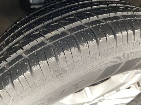 Used 2022 Ford Explorer XLT image 24